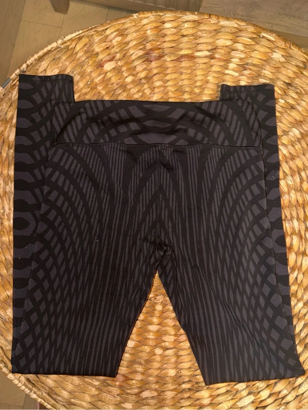 ALO Yoga Men’s Black Graphic Performance Joggers
